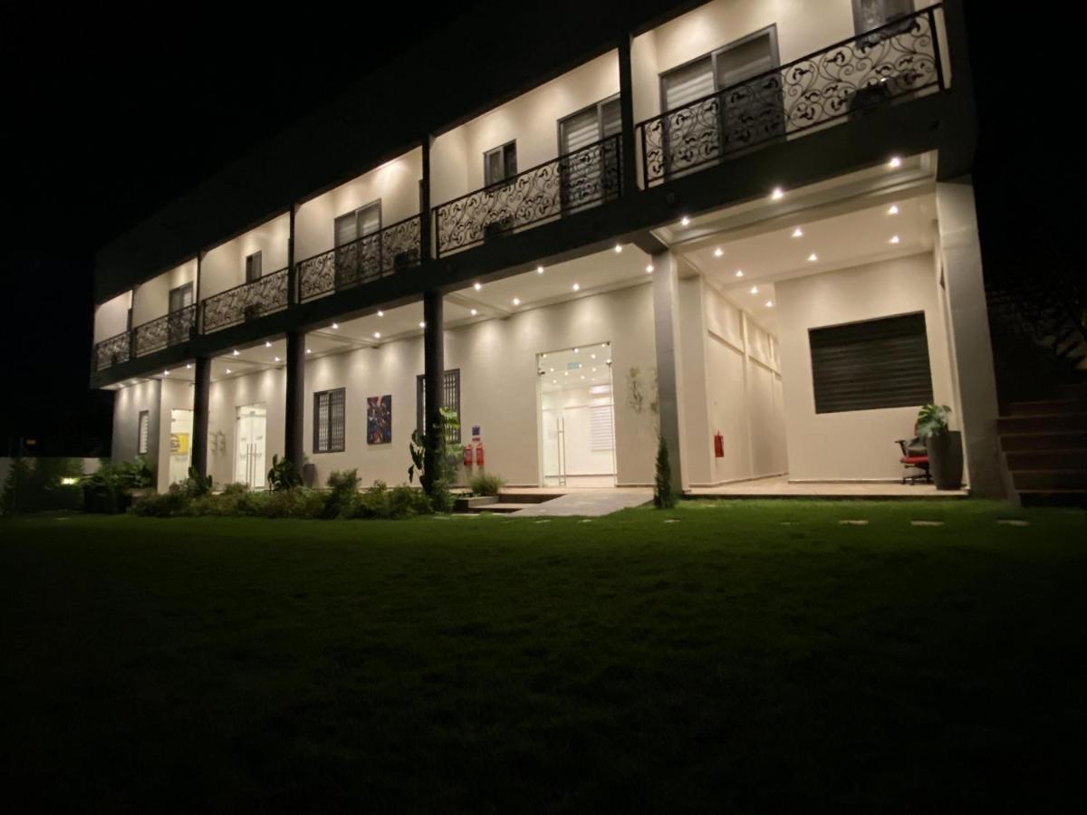 Eagle Vault Hotel Kwabenya Kültér fotó