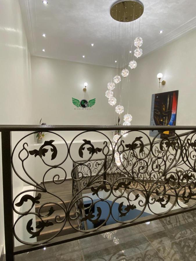 Eagle Vault Hotel Kwabenya Kültér fotó