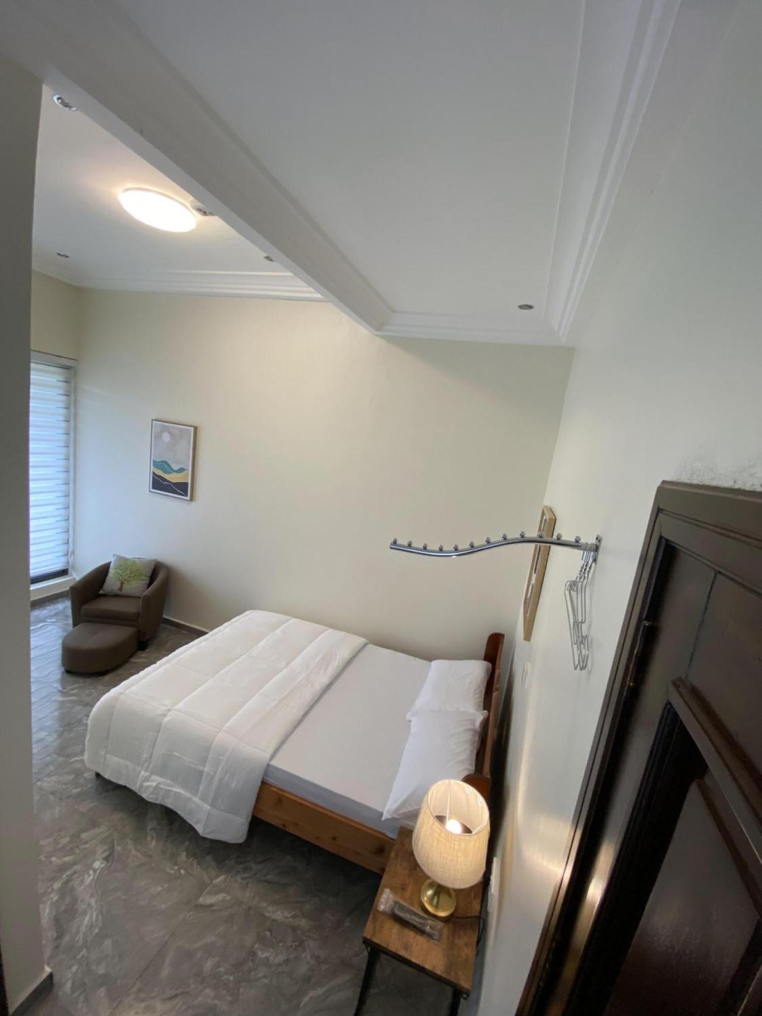 Eagle Vault Hotel Kwabenya Kültér fotó